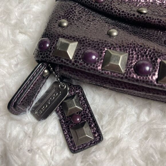 Coach Kristin Studded Clutch crackled
Metallic Aubergine leather. - Picture 5 of 9